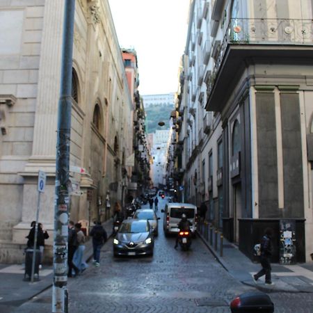 Blackwoody Contemporary Rooms - Napoli Centro Storico Via Toledo Екстериор снимка