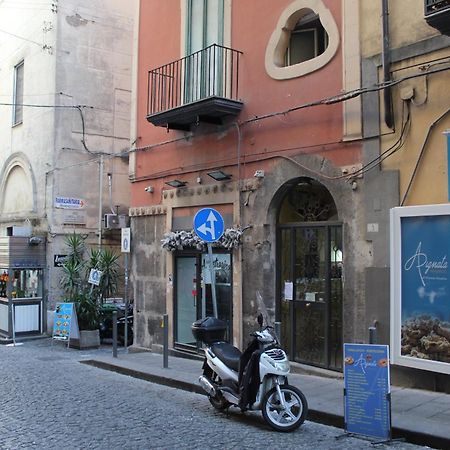 Blackwoody Contemporary Rooms - Napoli Centro Storico Via Toledo Екстериор снимка