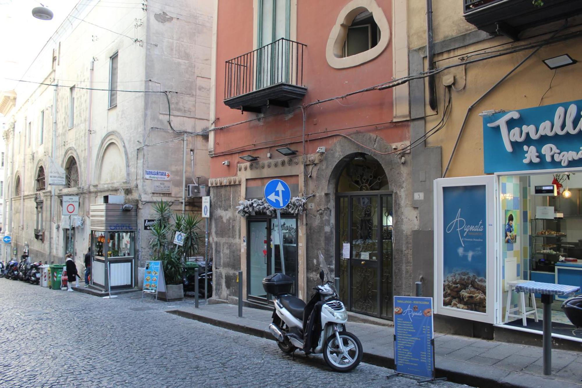 Blackwoody Contemporary Rooms - Napoli Centro Storico Via Toledo Екстериор снимка