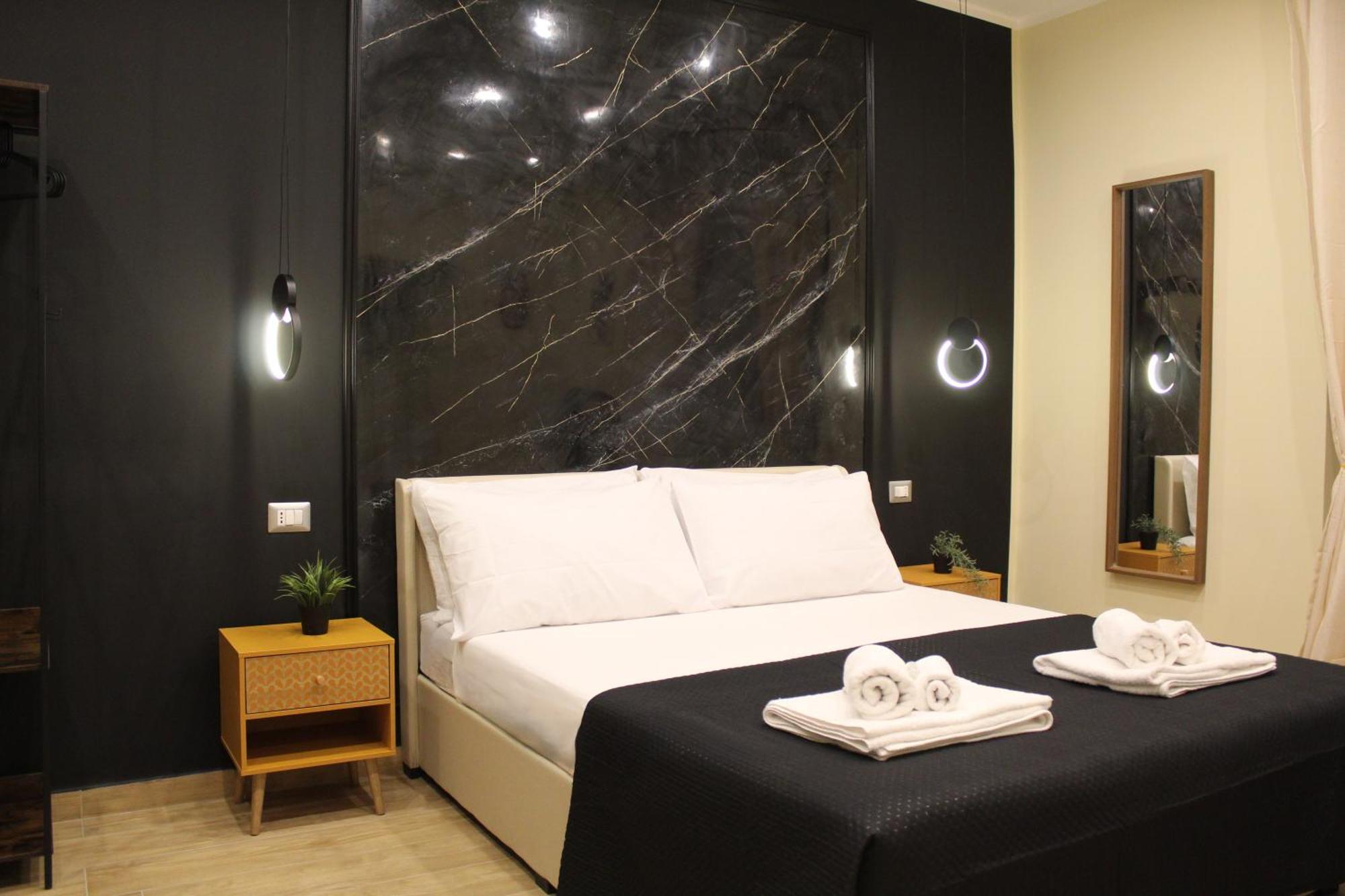 Blackwoody Contemporary Rooms - Napoli Centro Storico Via Toledo Екстериор снимка