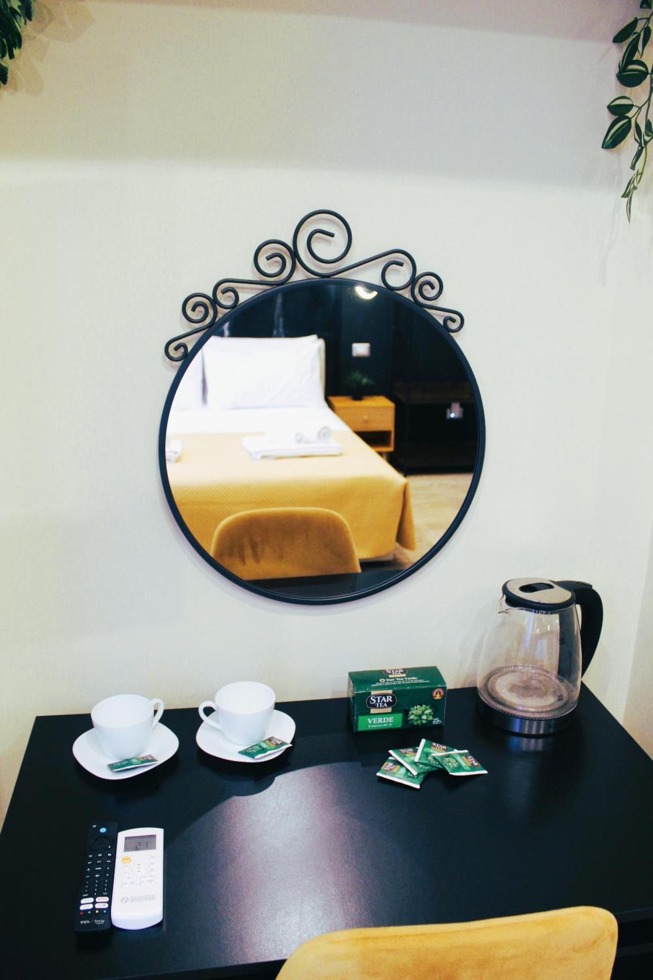 Blackwoody Contemporary Rooms - Napoli Centro Storico Via Toledo Екстериор снимка